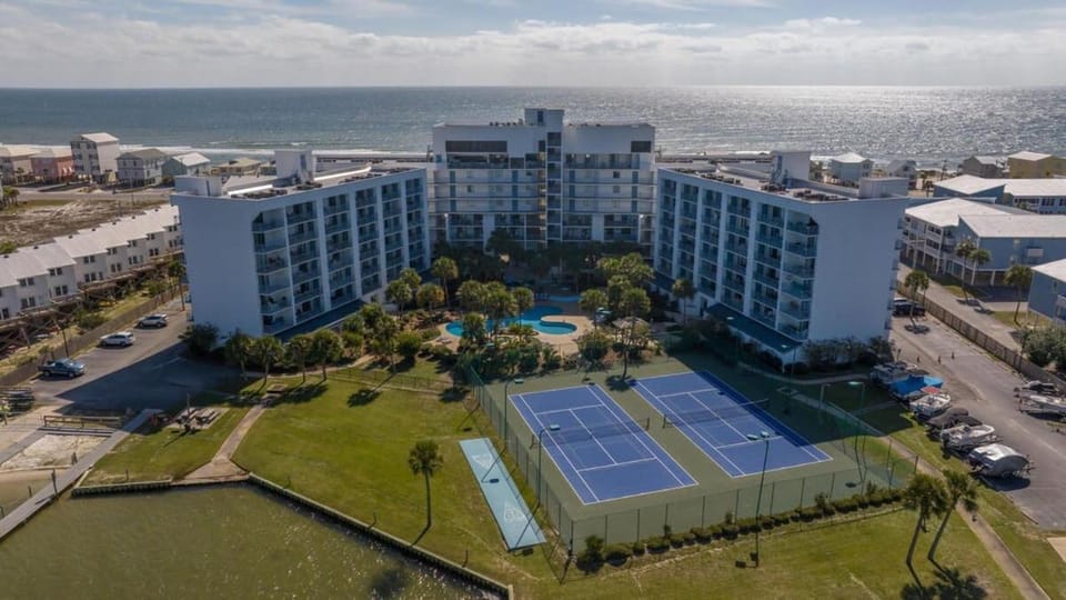 Direct Gulf Views Beach Pool Boat Marina Sleeps 4 House in West Beach