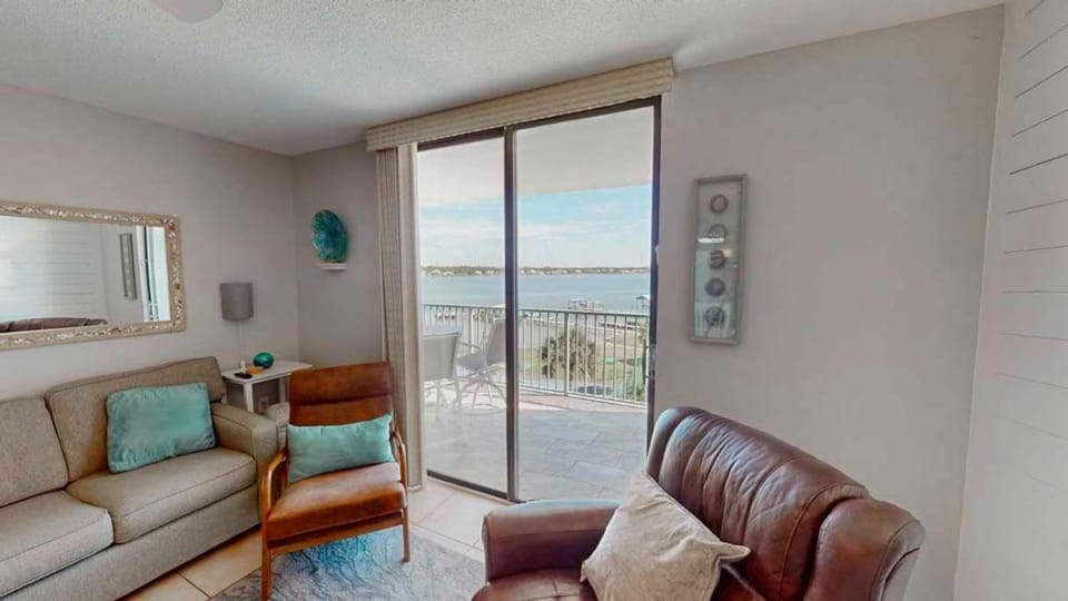 Direct Gulf View Beach Pool Boat Marina Sleeps 6 Apartment in West Beach