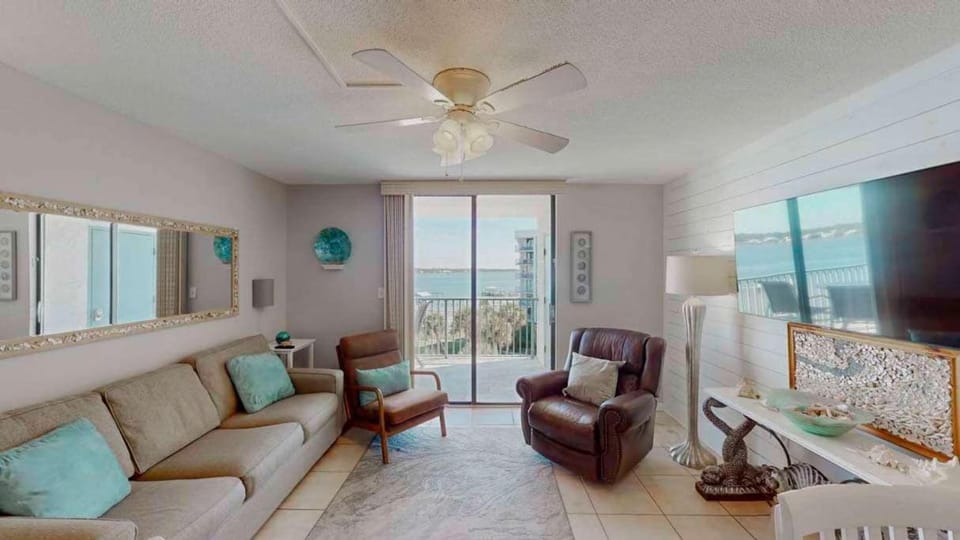 Direct Gulf View Beach Pool Boat Marina Sleeps 6 Apartment in West Beach