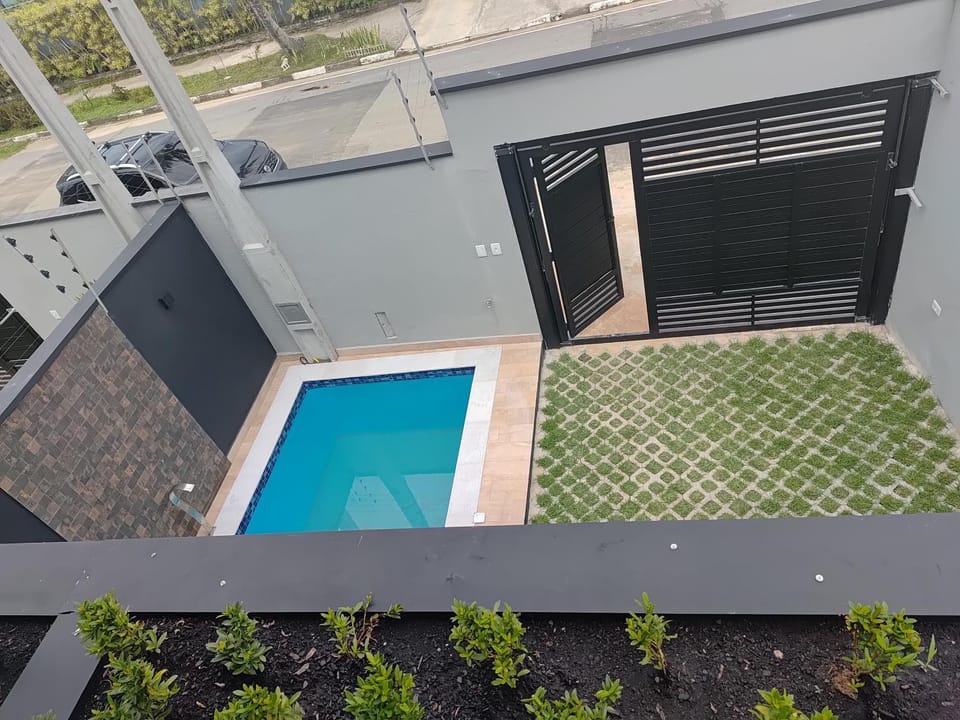 Refúgio 1 Praia Indaia Bertioga 150 mts do mar House in Bertioga