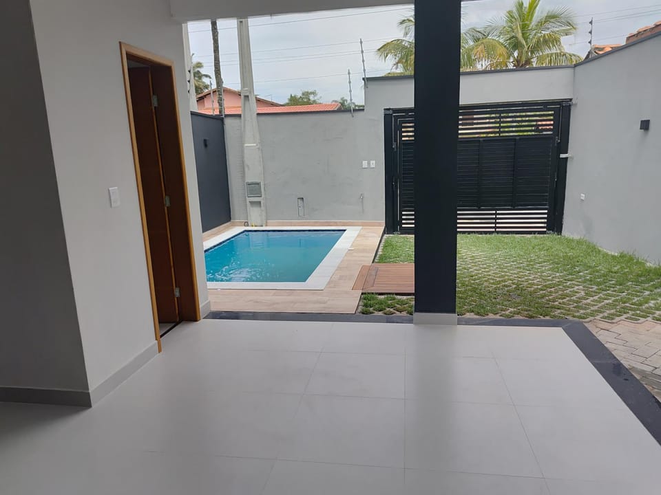 Refúgio 1 Praia Indaia Bertioga 150 mts do mar House in Bertioga