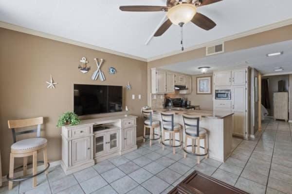 Snowbirds Welcome Beach Pool Boat Marina Sleeps 4 House in West Beach
