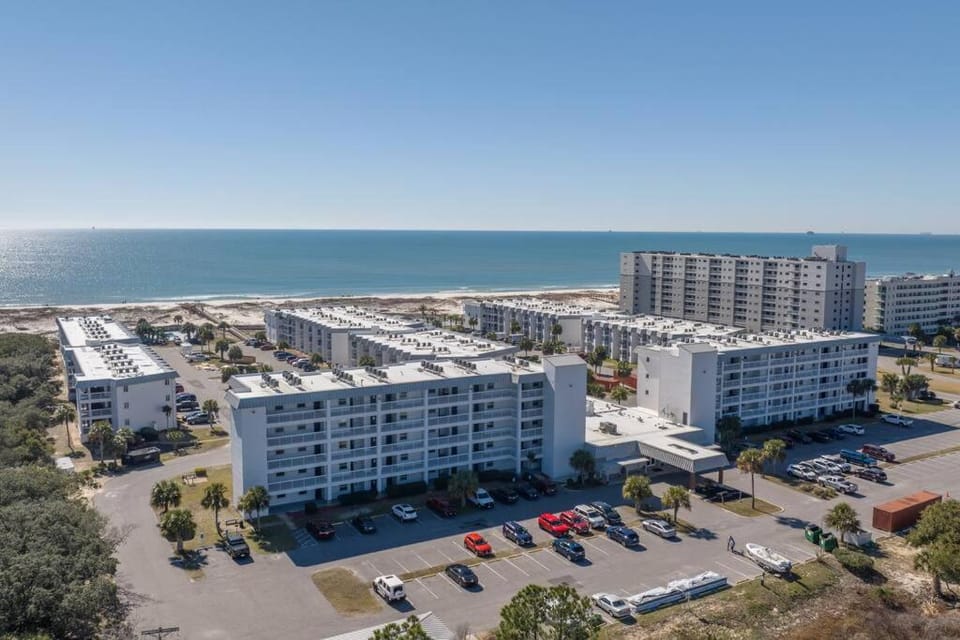 Beachfront Gulf Views Fort Morgan Pool Sleeps 7 House in Alabama