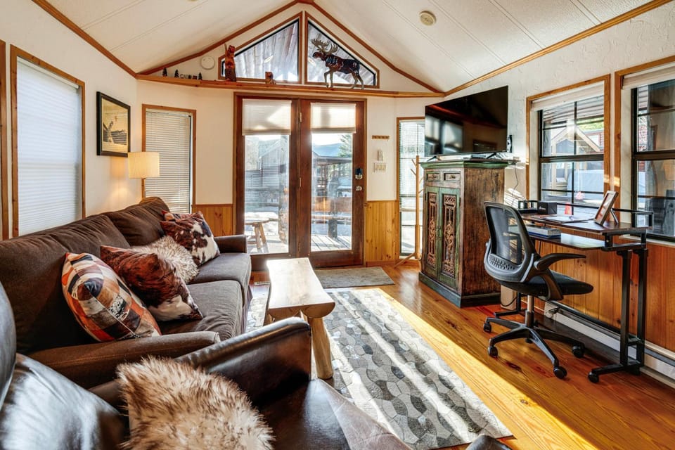 4 Mi to Slopes! Breck Mtn Base w/ Hot Tub Access House in Summit County