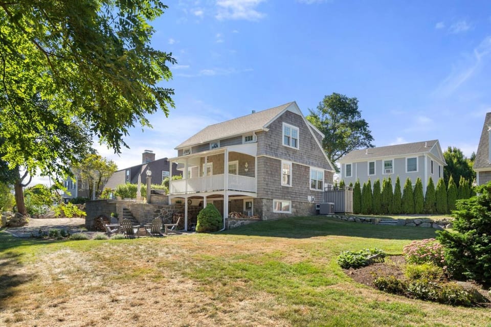 Rockport 3BR w/firepit|Walk to Bearskin Neck+Beach House in Rockport
