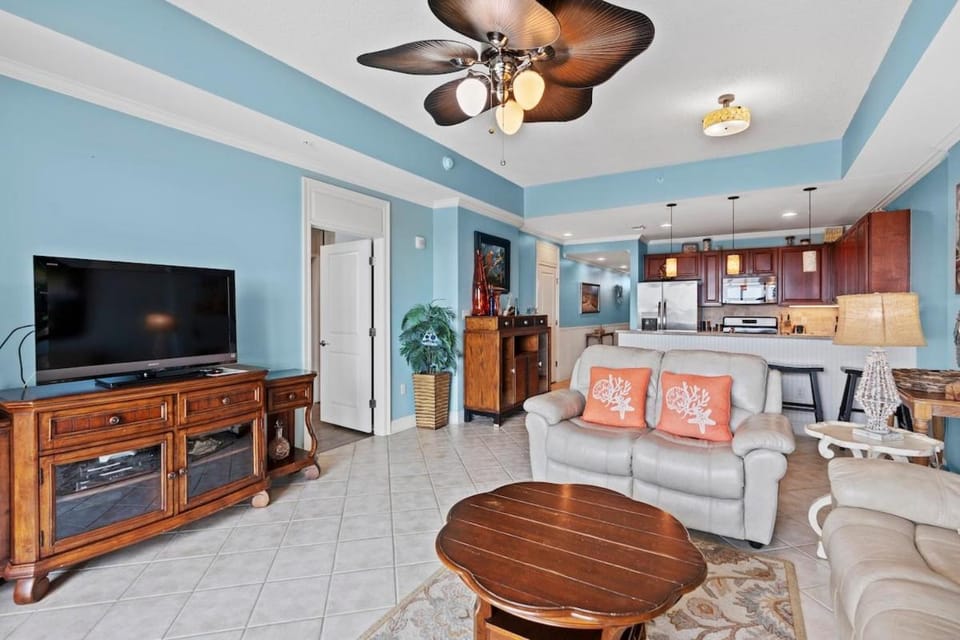 Wharf 718 Waterfront 2 bedroom Pools Large Balcony House in Orange Beach