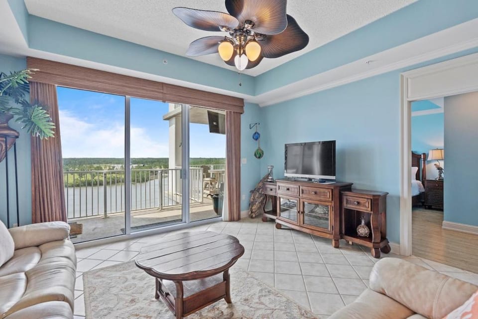 Wharf 718 Waterfront 2 bedroom Pools Large Balcony House in Orange Beach