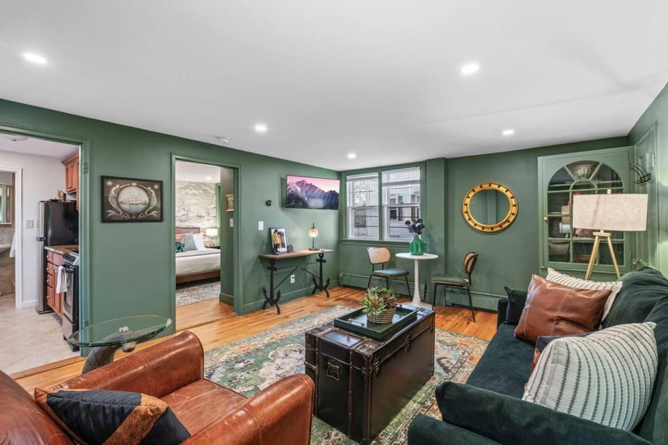 1BR Downtown Salem | Parking |Steps 2 Witch Museum Apartment in Marblehead