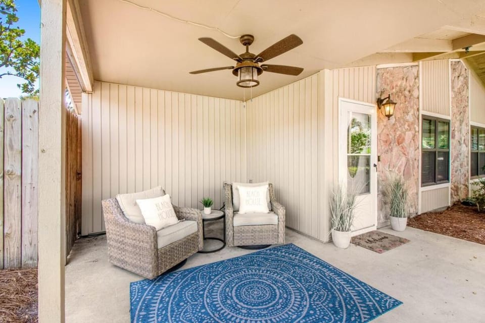 Surf Shanty Two Bedroom Condo Walking Distance to Beach! House in Miramar Beach