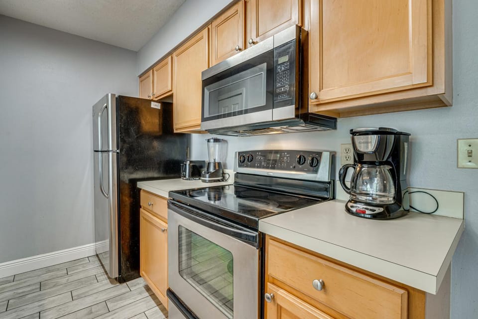 Family Theme Park Hub w/ Pool in Kissimmee House in Kissimmee