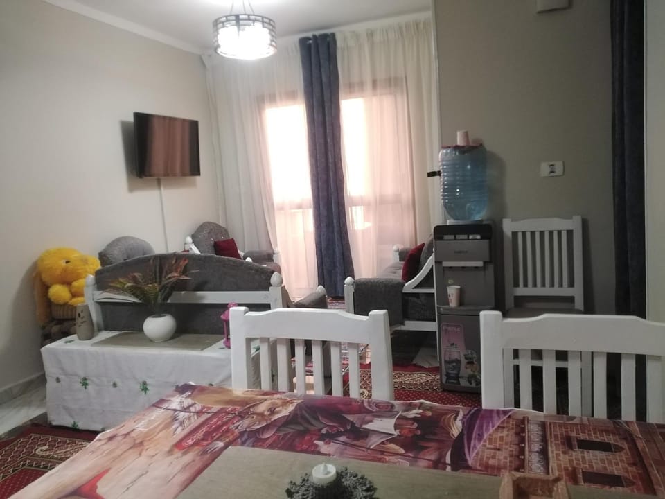Communal lounge/ TV room, TV and multimedia, Seating area, Dining area