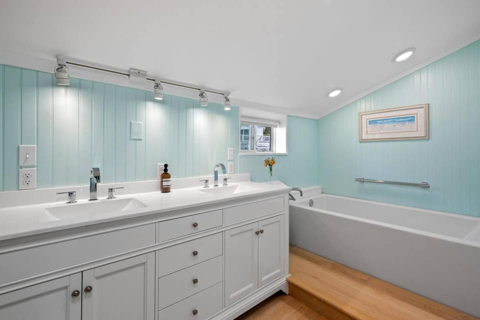 2BR/3 BA Harbor Home|Wake up to Ocean Views House in Gloucester