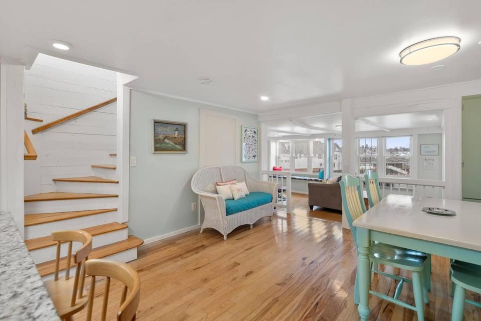 2BR/3 BA Harbor Home|Wake up to Ocean Views House in Gloucester