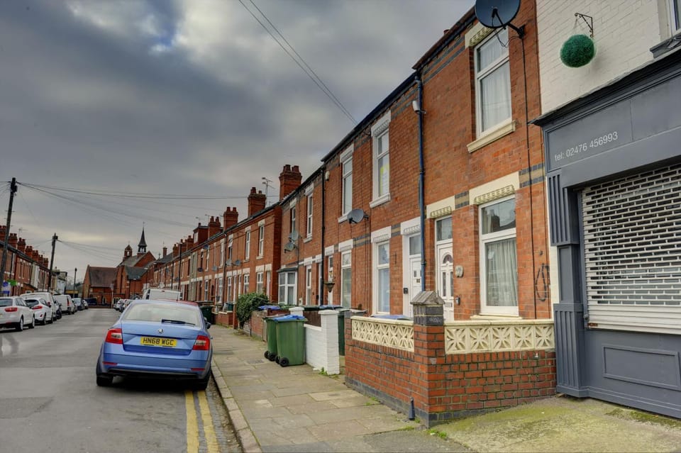 Cosy 2 Bedroom 4 Beds with Parking and near City Centre House in Coventry