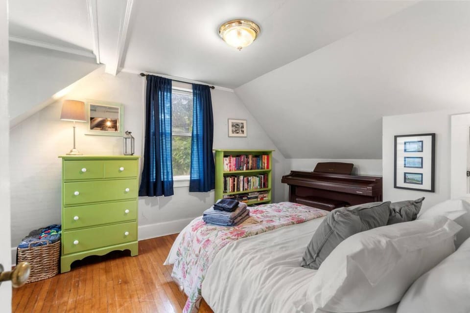 Minutes to Salem|Historic Marblehead Nautical Home House in Marblehead