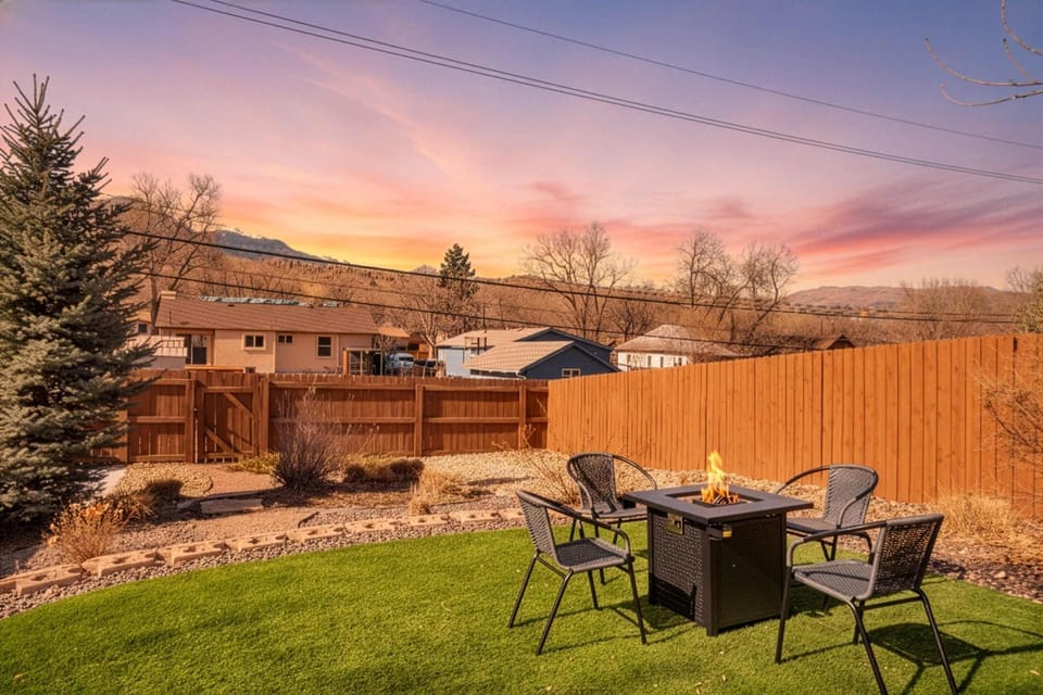 Westland Estate Entire Duplex near Historic OCC House in Old Colorado City