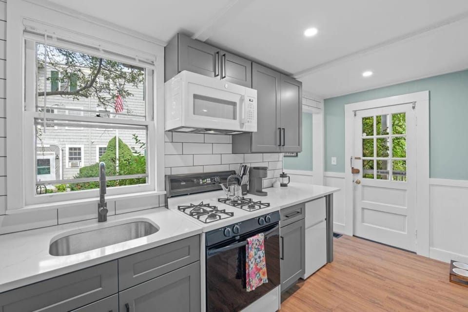 1803 Salem 1BR | Walk to Haunted Happenings Apartment in Salem