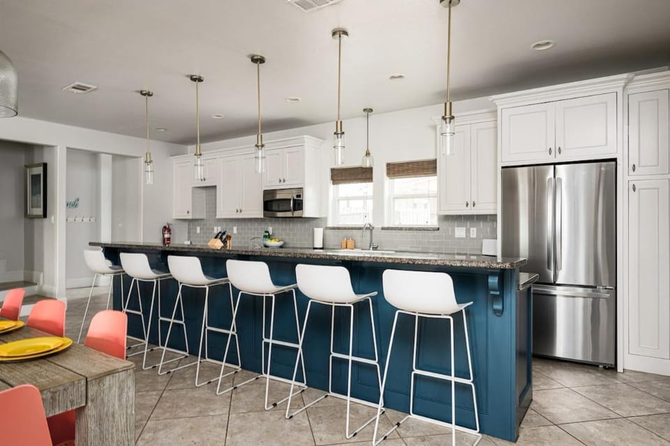 Dining area, kitchen