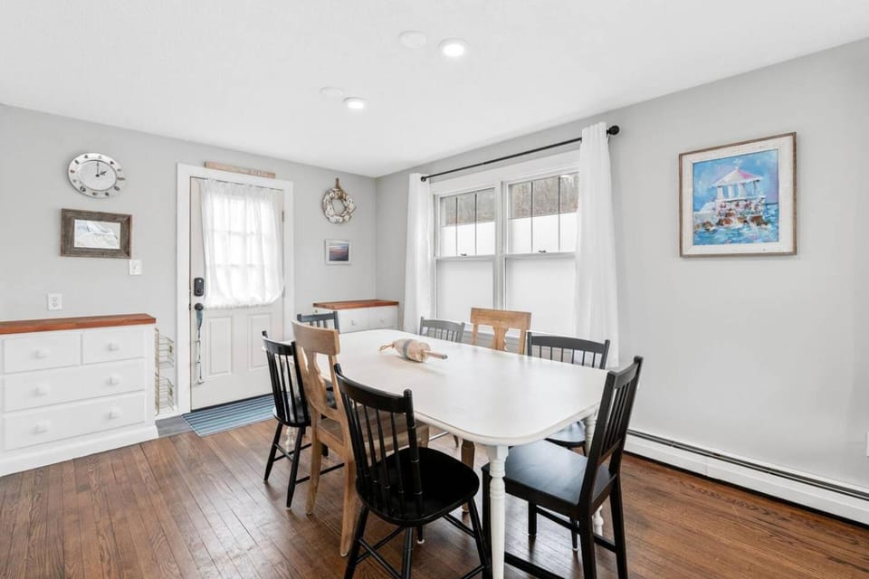 4BR Home | Walk to Beach & Downtown | Parking House in Rockport