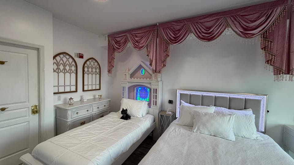Bed, Bedroom