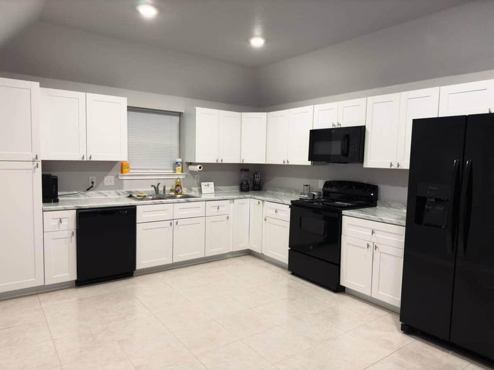 Fort Haven B: Gateway to Fort Cavazos and Killeen House in Killeen