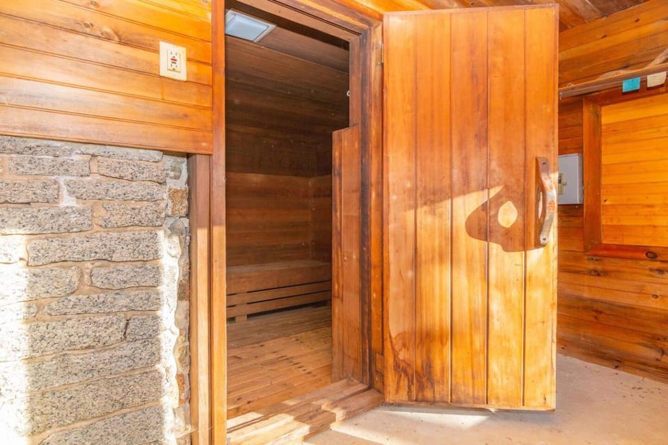 Antique Cottage|PRIVATE SAUNA|Beach|Firepit+Grill House in Gloucester