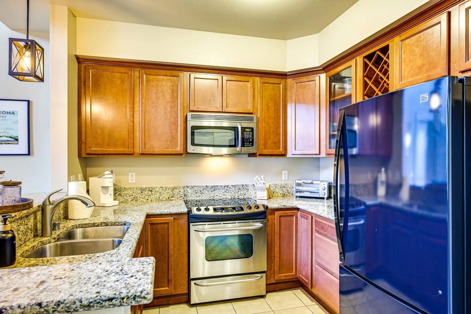 4 Mi to Dtwn, Commuter-Friendly Apt in Tacoma Apartment in Tacoma