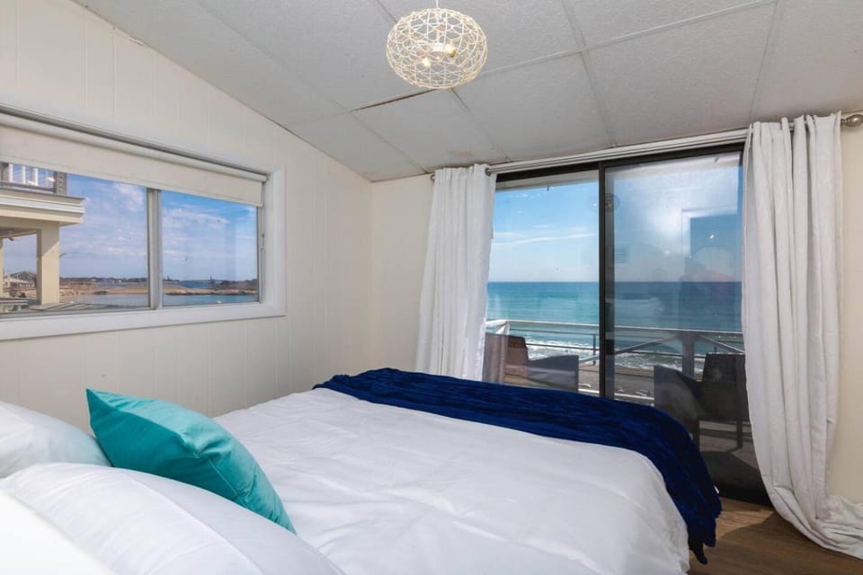 4BR Oceanfront Rockport Vacation on Long Beach! House in Rockport