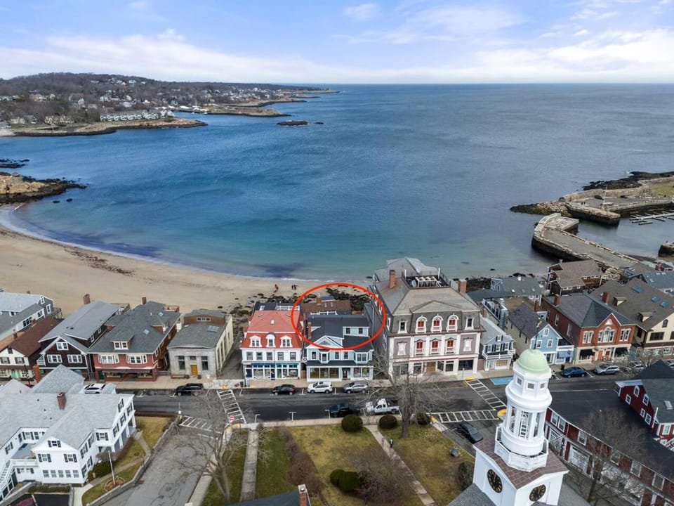 Rare Waterfront Luxury Penthouse|Bearskin Neck Apartment in Rockport