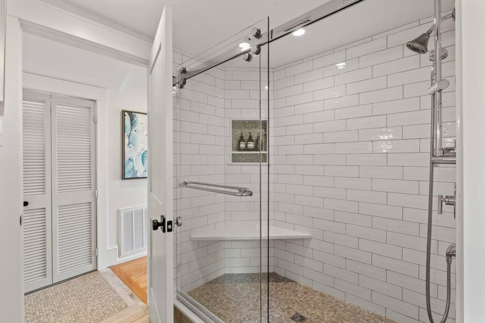 Rare Waterfront Luxury Penthouse|Bearskin Neck Apartment in Rockport