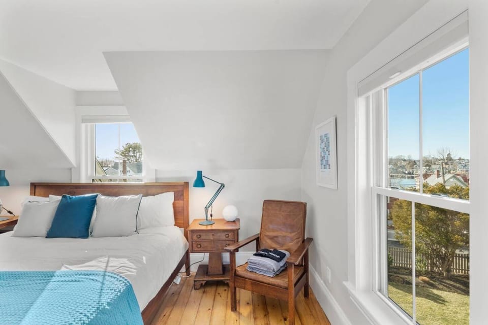 The Mariner|Family Friendly|Backyard|Walk 2 Beach House in Gloucester