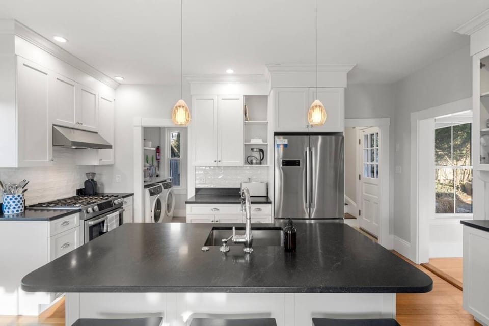The Mariner|Family Friendly|Backyard|Walk 2 Beach House in Gloucester
