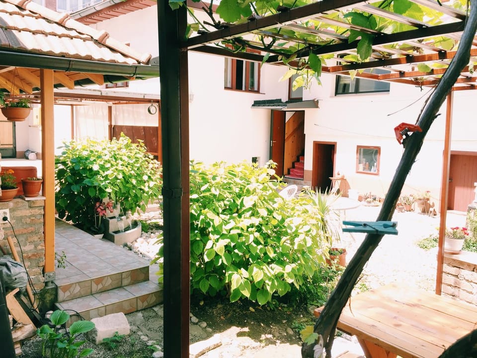 Facade/entrance, BBQ facilities, Garden, Coffee/tea facilities, Seating area, Garden view