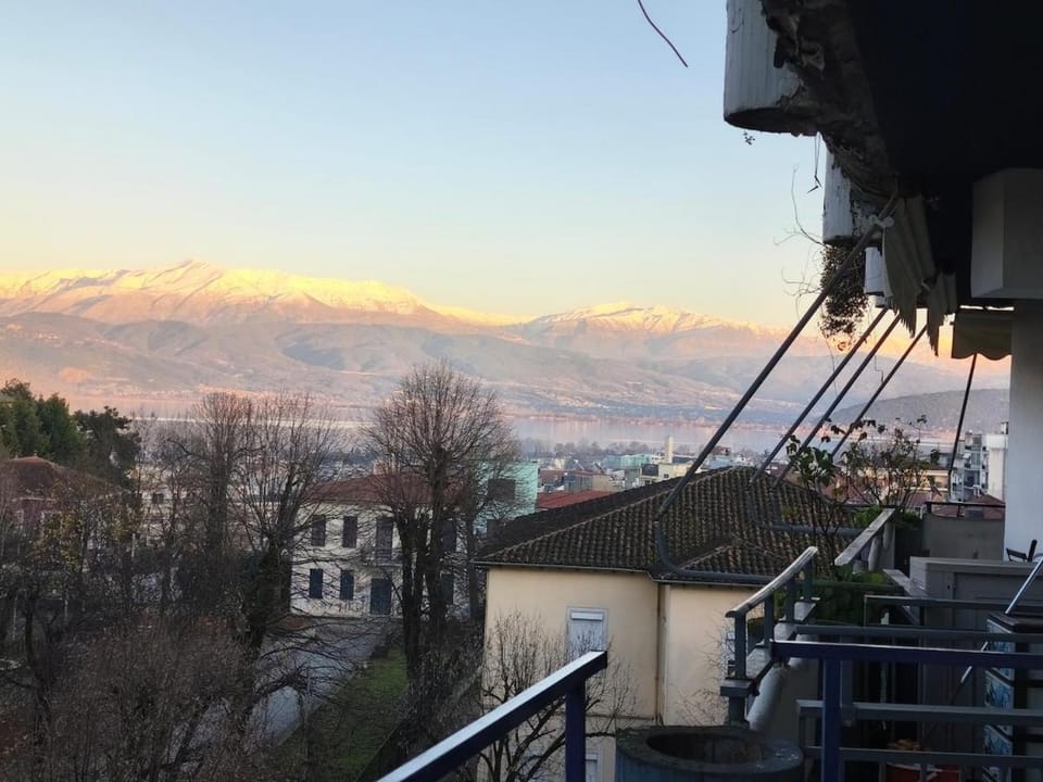 View (from property/room), Balcony/Terrace, Lake view, Mountain view