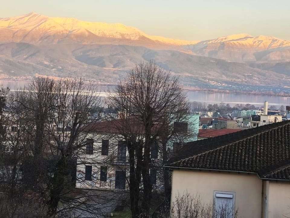 Balcony/Terrace, City view, Lake view, Mountain view