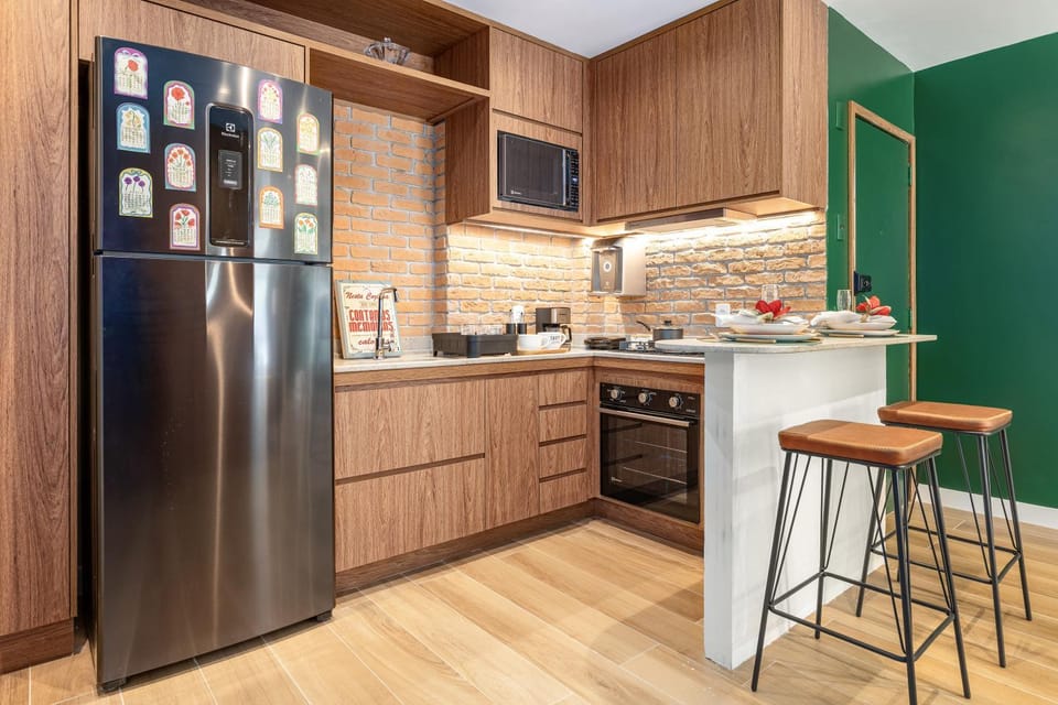 Coffee/tea facilities, Kitchen or kitchenette, oven, stove, kitchen