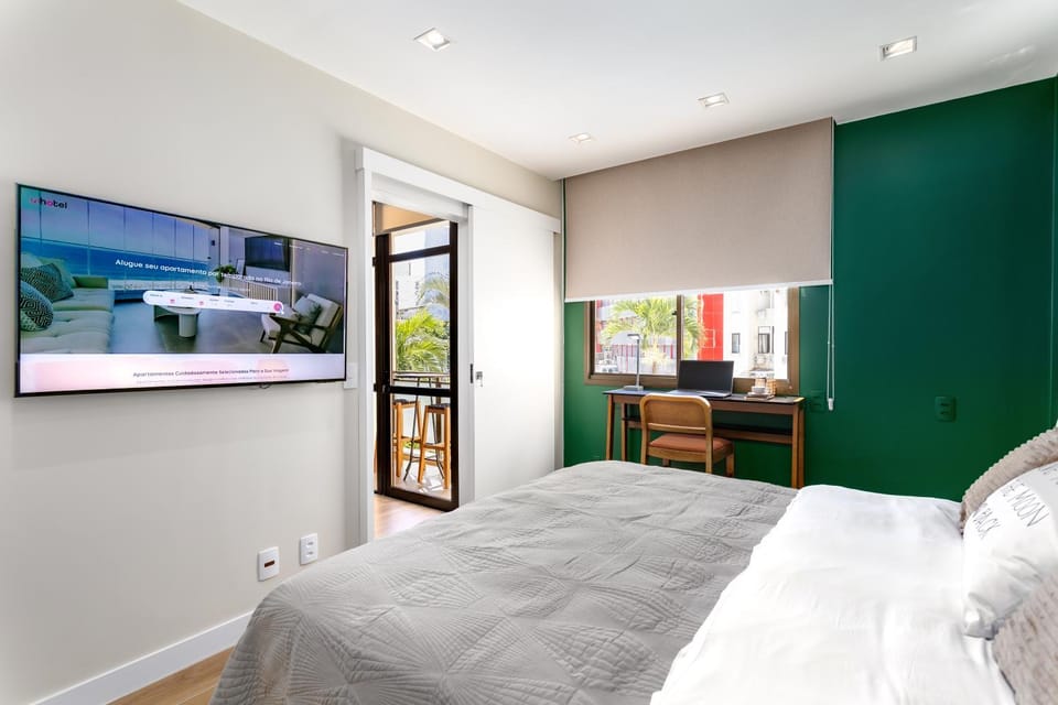 Bed, TV and multimedia, Bedroom