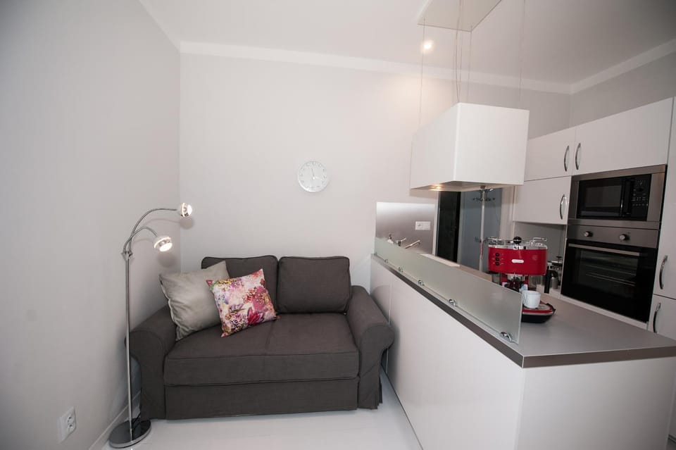 Kitchen or kitchenette, Seating area