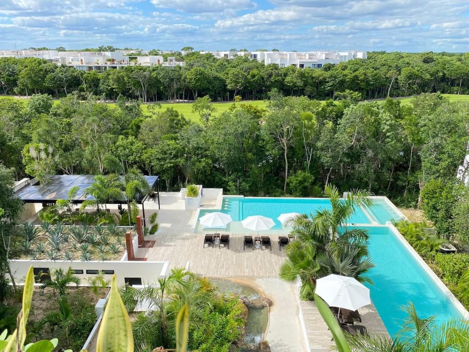 Spring, Day, Natural landscape, Bird's eye view, Garden, Garden view, Pool view, Swimming pool, sunbed