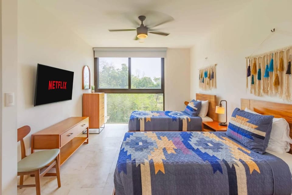 Bed, TV and multimedia, View (from property/room), Photo of the whole room, Seating area, Bedroom, Garden view, air conditioner