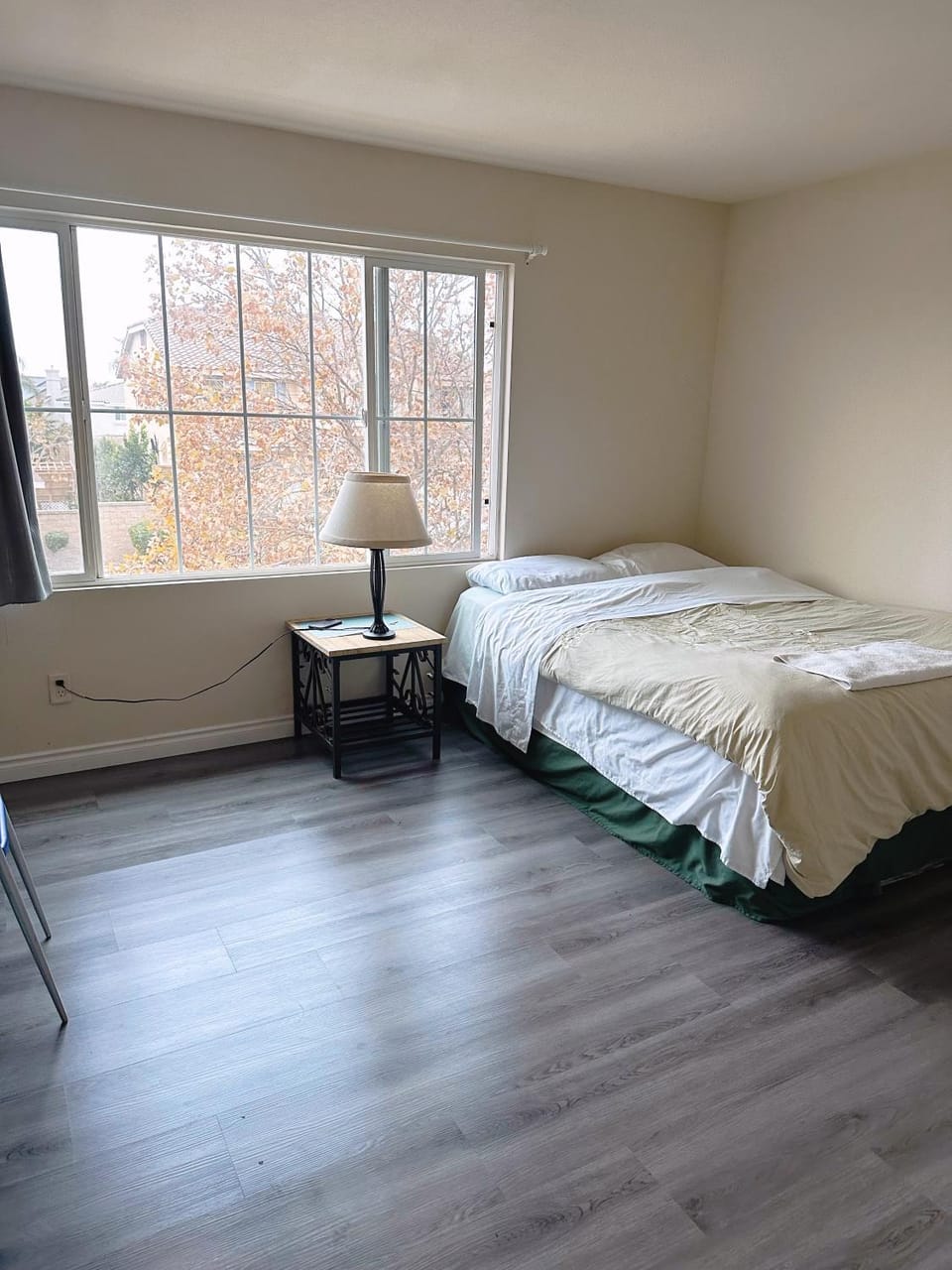 Big bedroom shared bathroom Vacation rental in Fontana