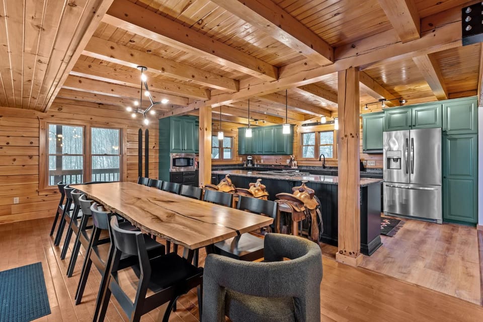 Epic 9-Bed Yellowstone Lodge Theater, Bars, Sauna & Ski Views House in Cattaraugus