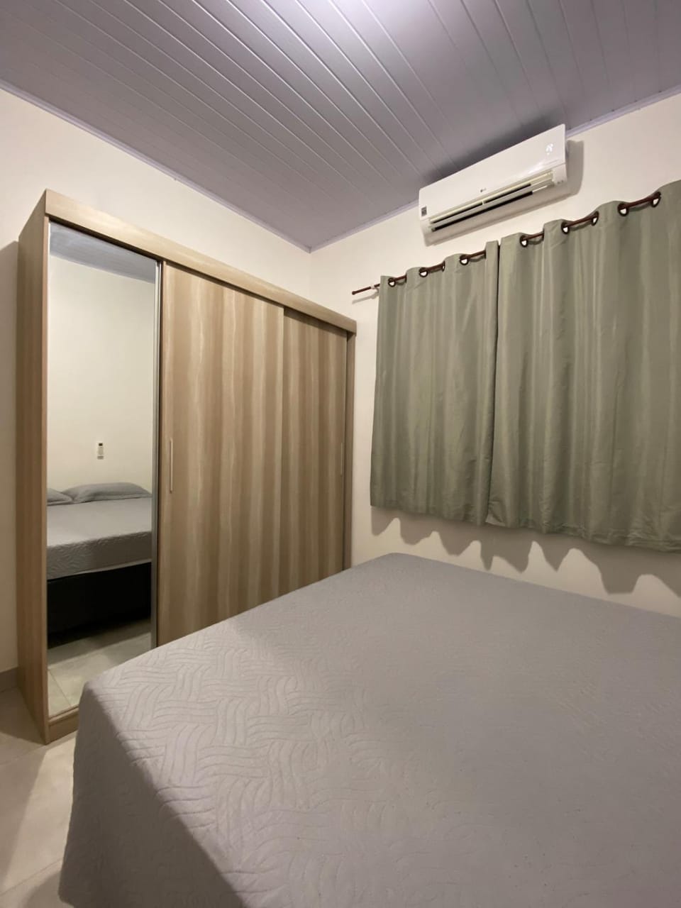 Bed, Photo of the whole room, Bedroom, wardrobe, air conditioner