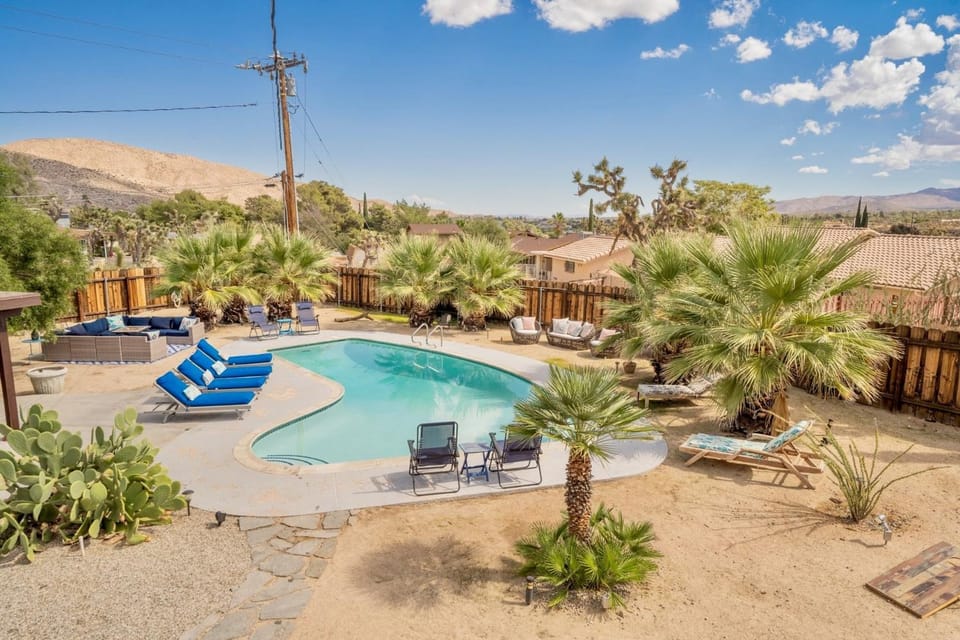 Indigo Sky Oasis - Pool, Hot Tub & Stargazing House in Yucca Valley