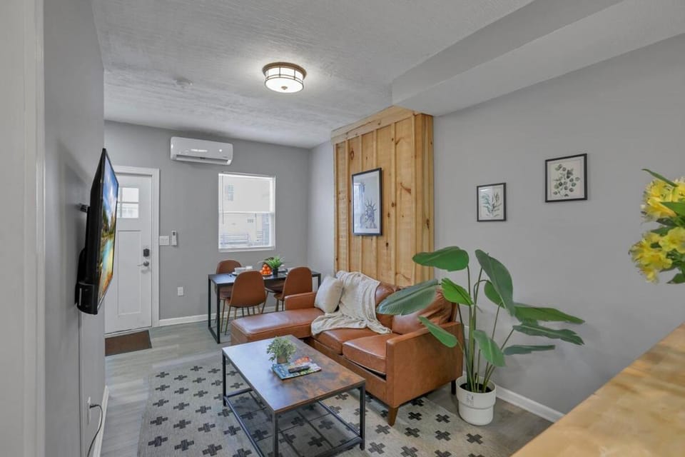 TV and multimedia, Living room, Seating area, Dining area, Dinner