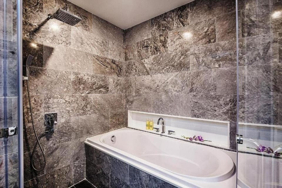 Shower, Bath