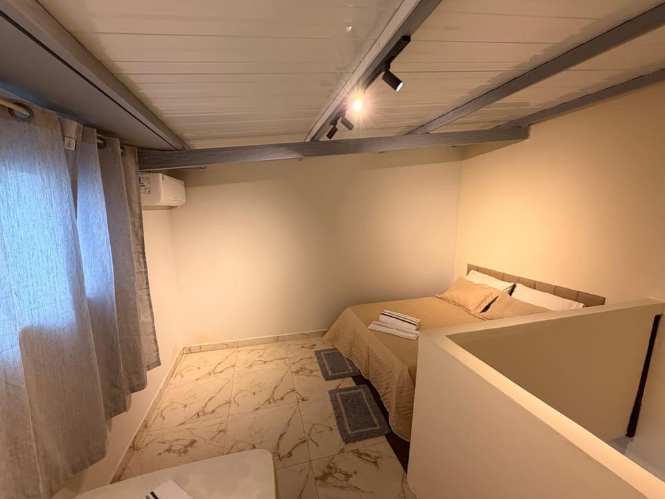 Duplex aconchegante 04 - Ar condicionado perto do Camaru, próximo ao UMC e Uberlândia Shopping Apartment in Uberlândia