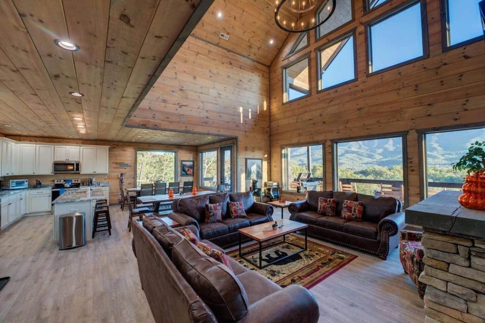 Living room, Dining area, Mountain view