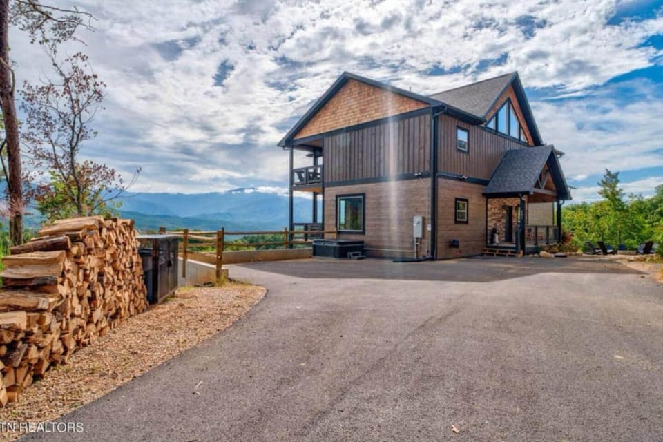 Property building, Natural landscape, Mountain view