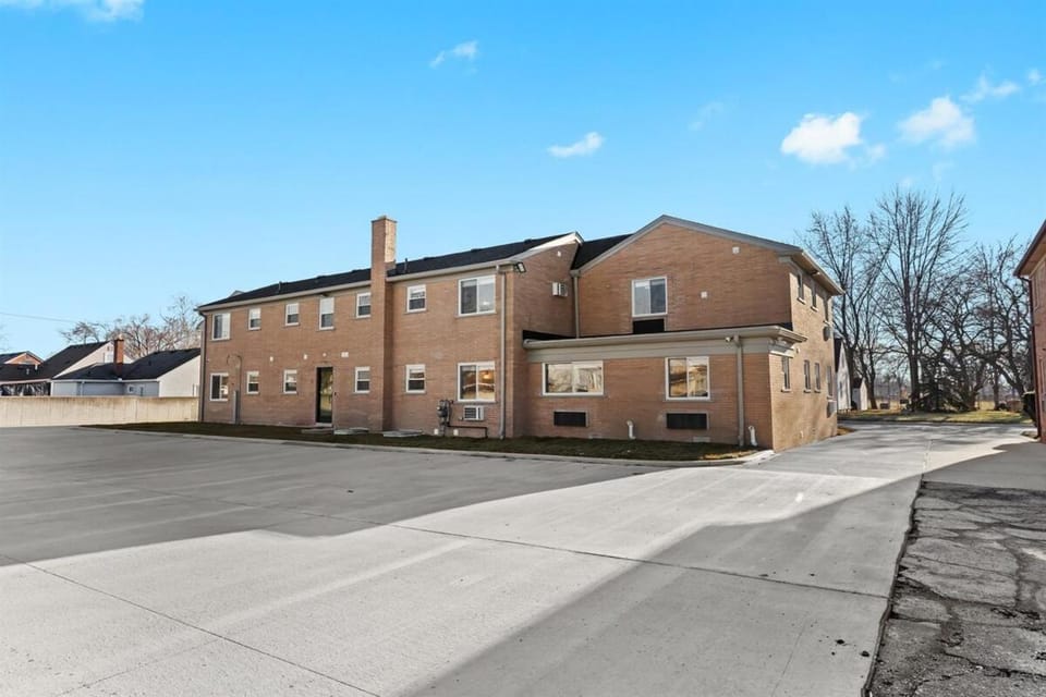 Comfortable 1BR 1BA Apartments Near Major Roads in Apartment in Eastpointe